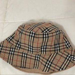 Burberry bucket hat